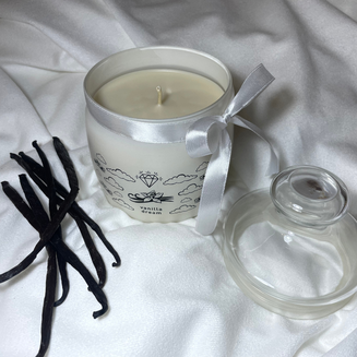 Świeca Vanilla Dream: Gdzie Zapach Wanilii Spotyka Luksusową Biżuterię - 3