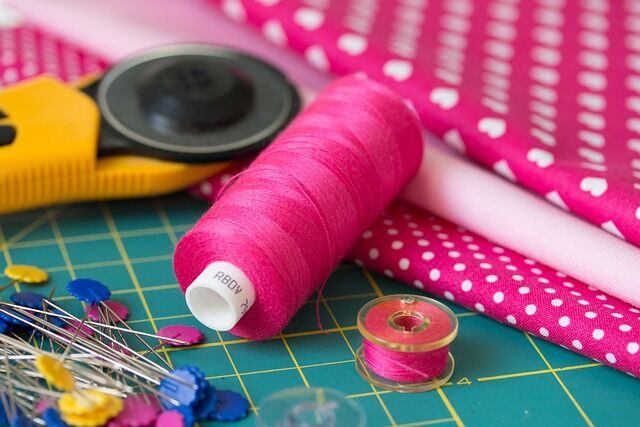 Jak wykorzystać tkaniny dekoracyjne, by stworzyć inspirujące aranżacje?